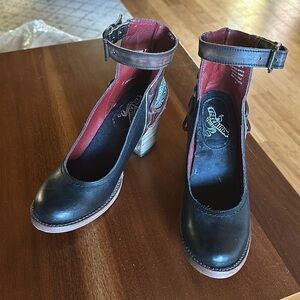 Freebird by Steven boots - like new & hardly worn!